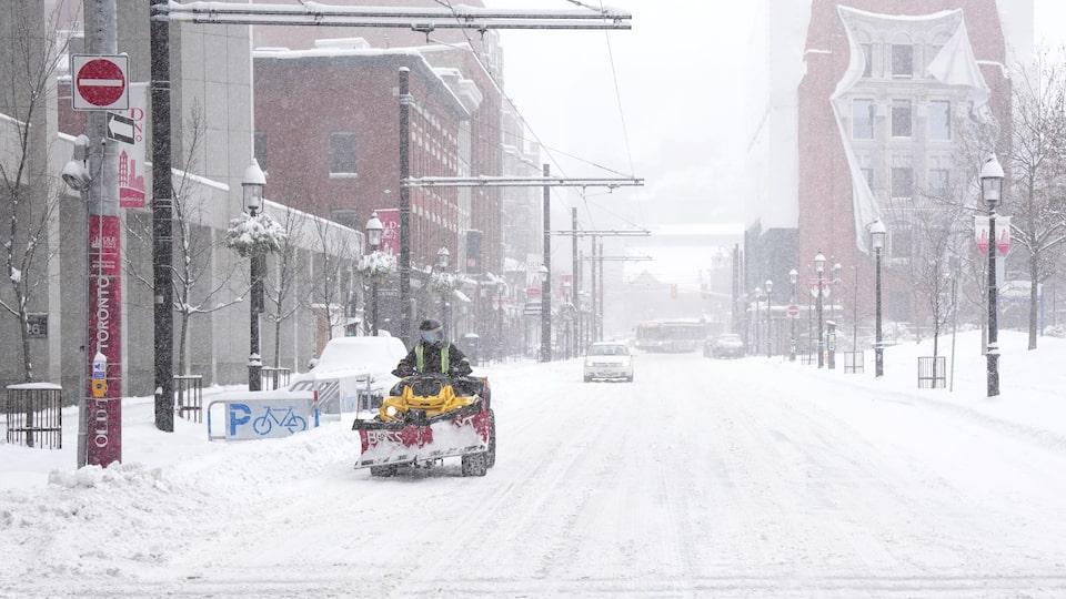 Orange-level alert to continue even after it stops snowing