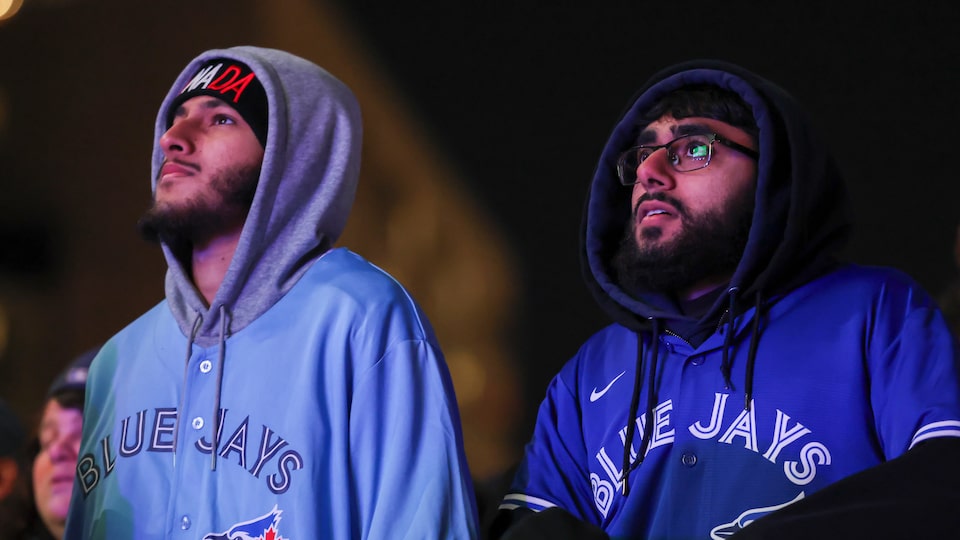 CTV National News: Fans lose sleep cheering on Blue Jays in Game 3 of World Series