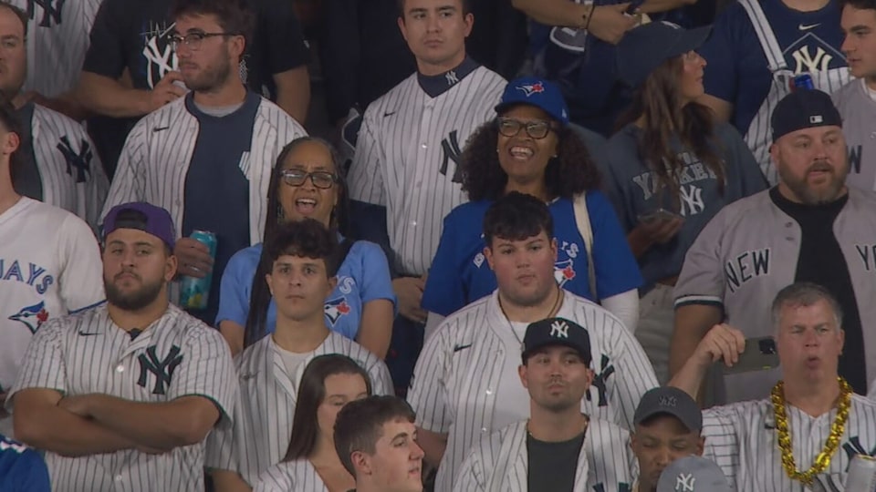 Yankees fans boo 'Oh Canada' ahead of Game 3 of the ALDS