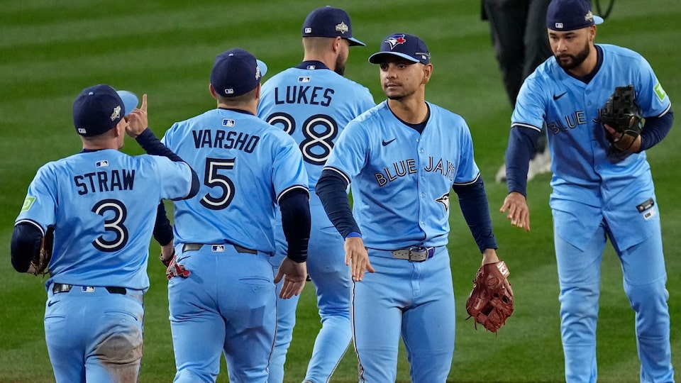 Final moments of Game 4 as the Blue Jays tie the series against Mariners