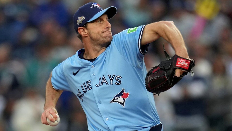Scherzer turns back the clock, stepping up big for Blue Jays' Game 4 win against Mariners