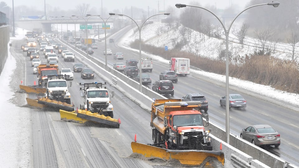 City of Toronto official outlines snow response plans and says 'these operations do take time'