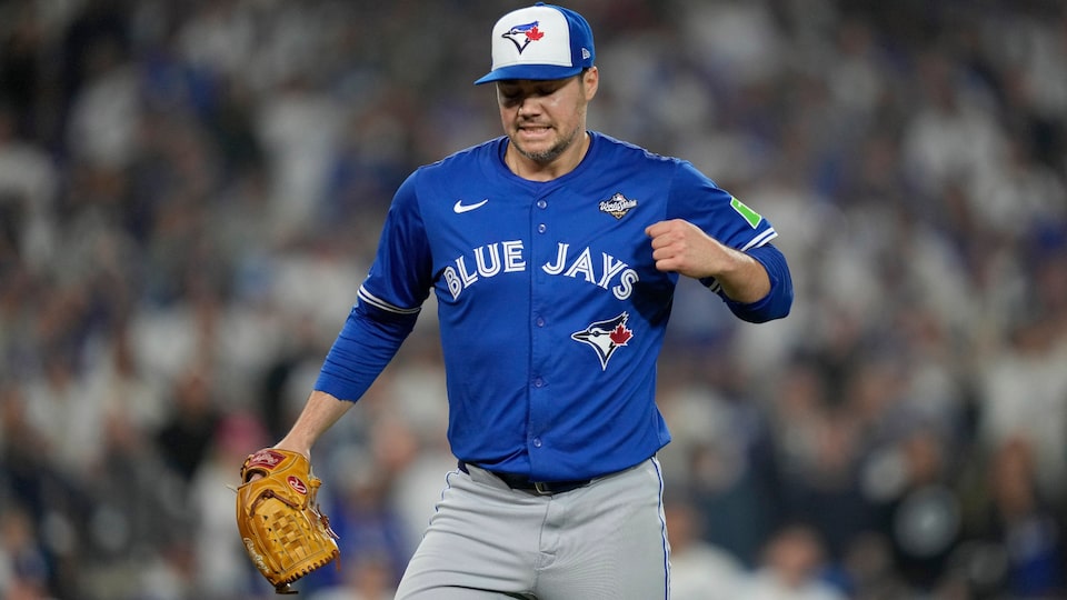 Blue Jays fans hope ‘we win this game’ after 18 inning, record-breaking Game 3