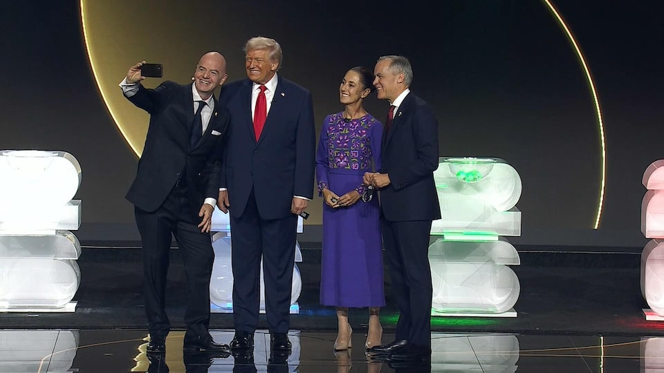 World leaders conclude FIFA World Cup Draw with selfie