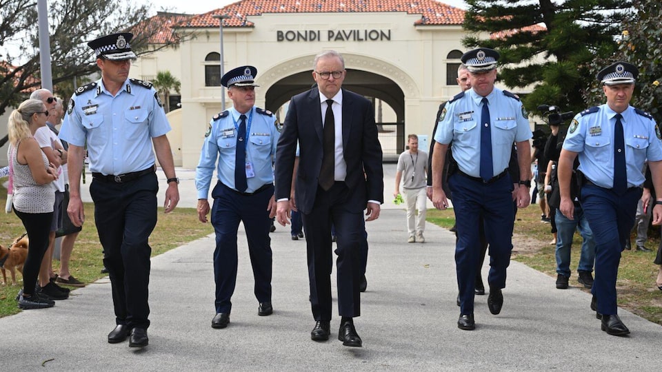 Bondi Beach shooting suspects left ‘breadcrumbs’ before attack: Security expert