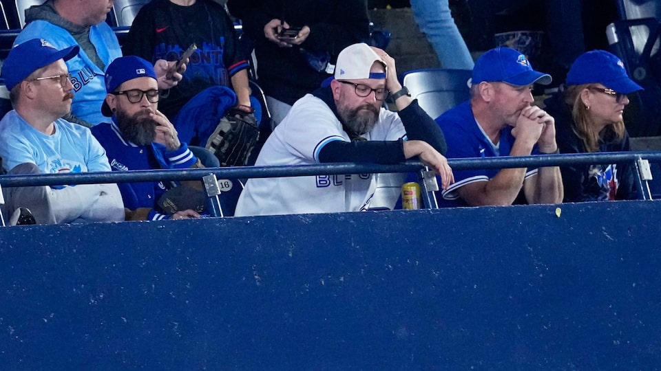 ‘A little depressing’: Jays fans react after disappointing ALCS Game 2 performance