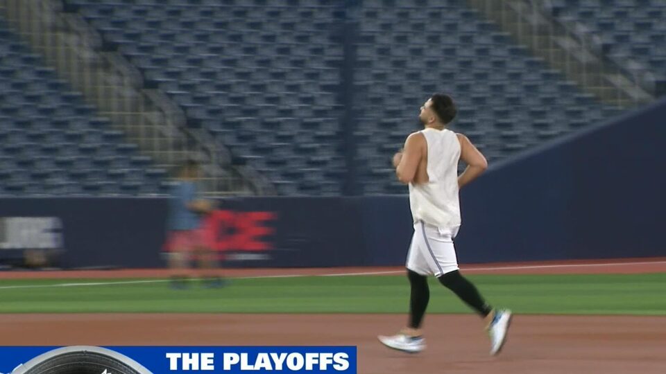 Bichette runs the bases on eve of ALCS Game 1 against Mariners