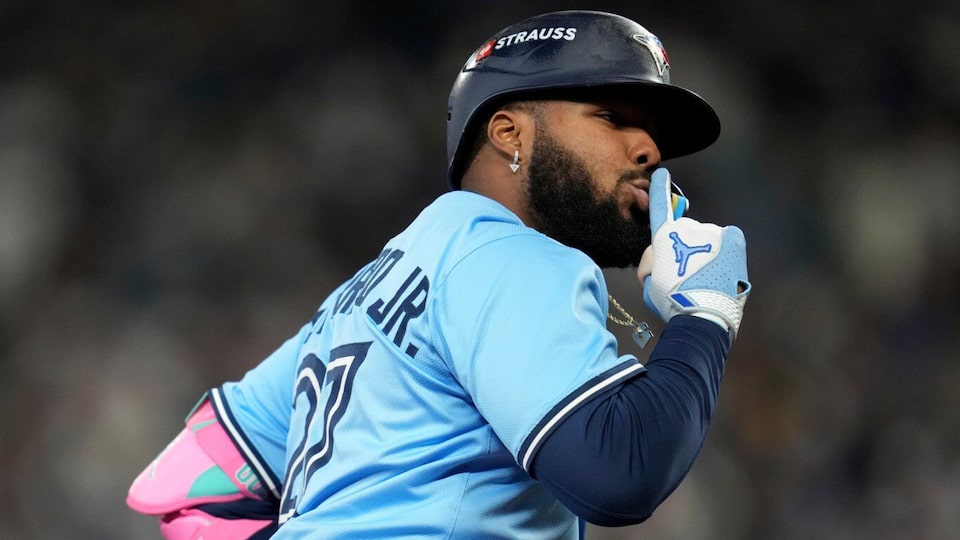 CTV National News: The Blue Jays complete the comeback as they defeat Mariners to tie ALCS 2-2