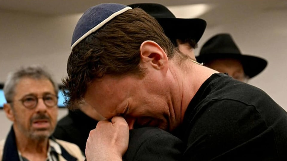 “I realized it was a terrible attack”: Israeli tourist recounts Bondi Beach shooting