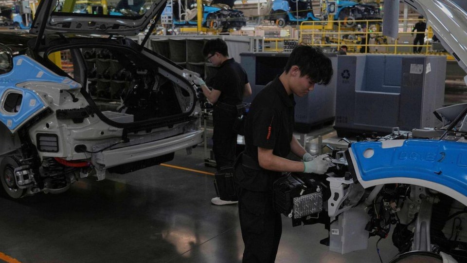 Chinese EVs in Canada creates more uncertainty in the auto sector: Industry expert