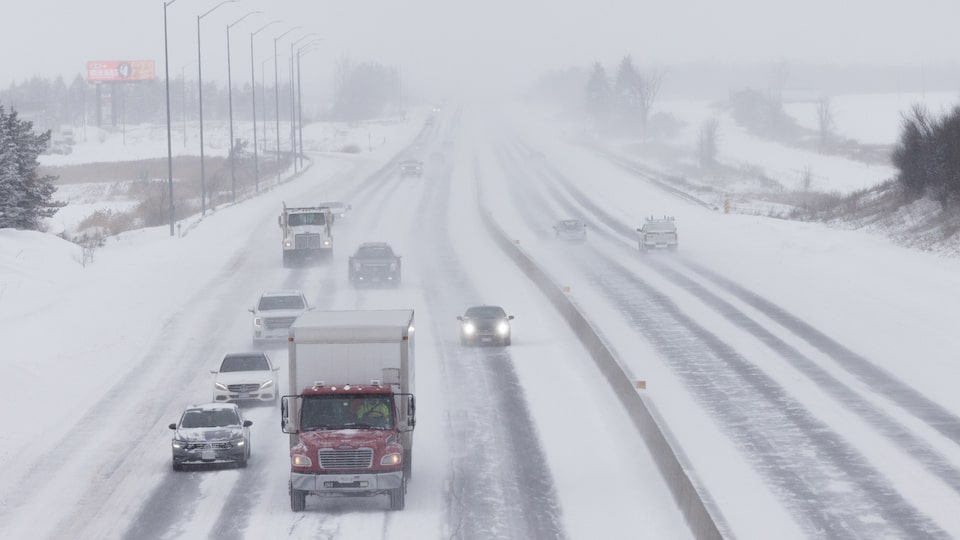 Highway 400 southbound re-opened at Finch Avenue, more collisions remain throughout GTA
