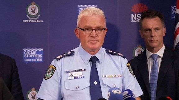 Police investigating why suspects in Bondi Beach attack travelled to Philippines