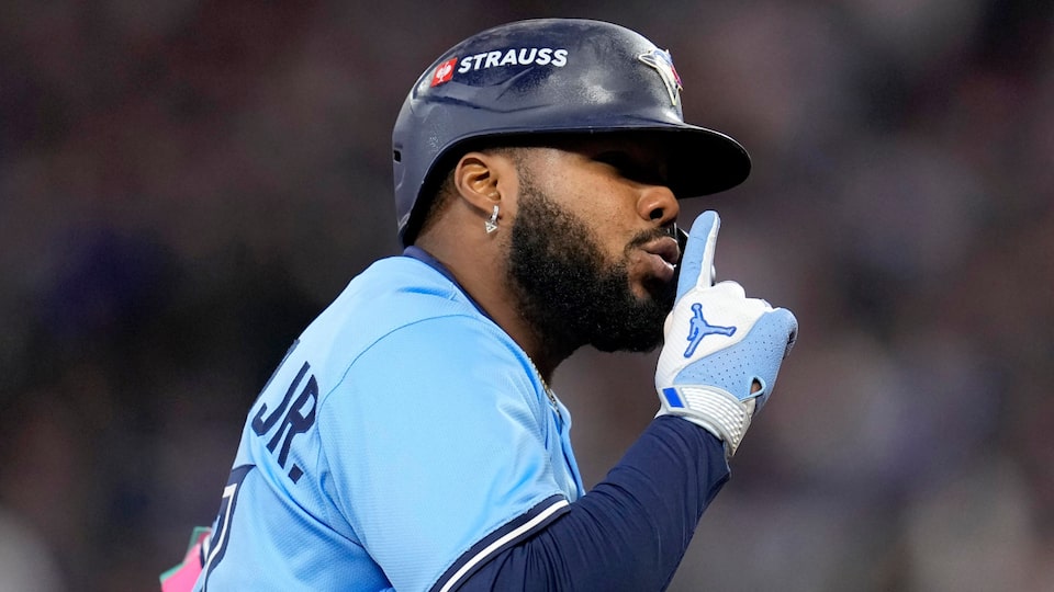 CTV National News in Seattle: Blue Jays snap back with a big win over Mariners in Game 3 of ALCS