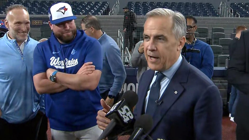 'I think the world is pumped for this series': PM Carney visits the Jays at Rogers Centre