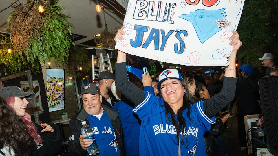 Jays fans make their predictions on Game 2 of the World Series