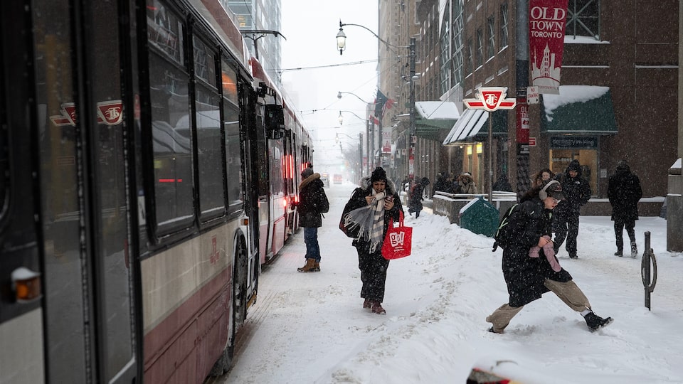 ‘Busy morning’ for transit crews as city recovers from major snowstorm: TTC