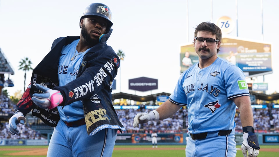 Blue Jays' bats come alive in Game 5 as they lead 6-1 over Dodgers