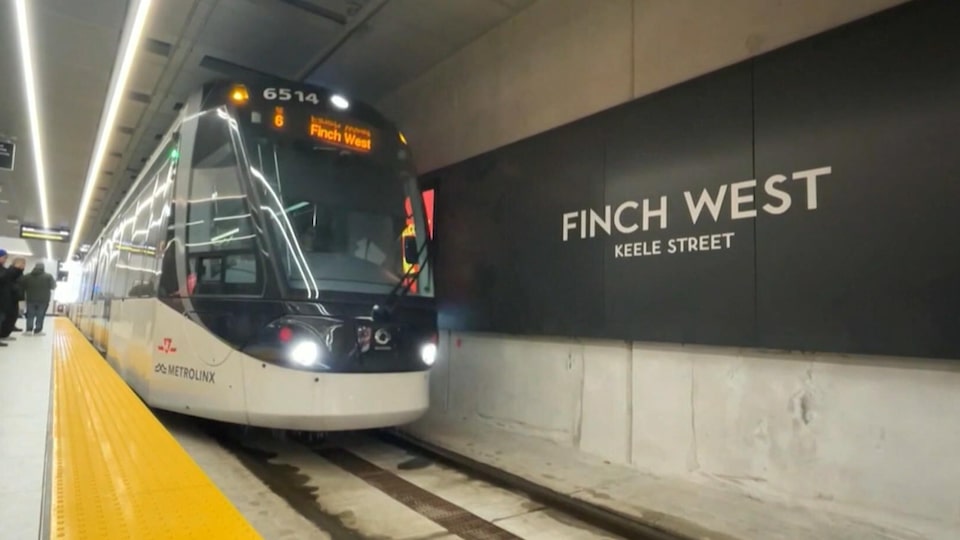 Finch LRT officially closed due to track issues, ongoing snow clearing
