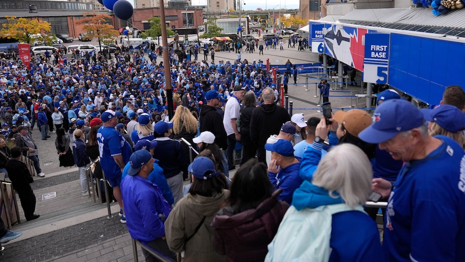 Blue Jays fans from across Canada flock to Toronto for Game 2 of the World Series