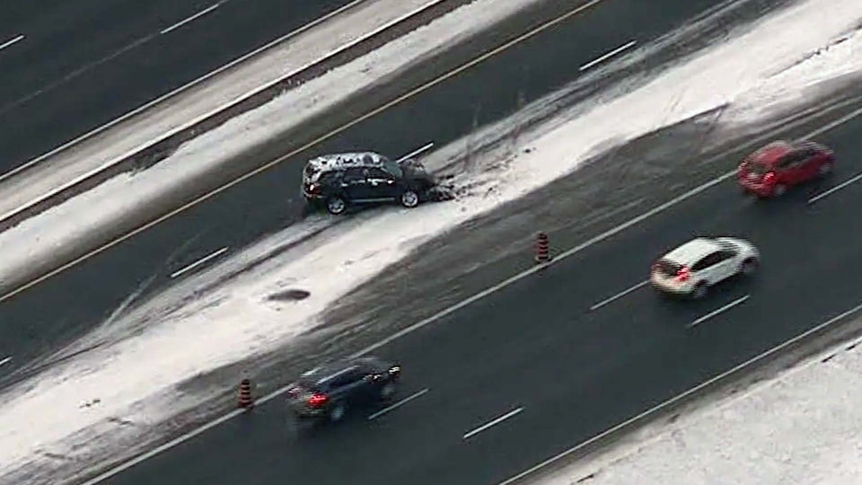 OPP officer struck on Highway 401 while investigating unrelated crash