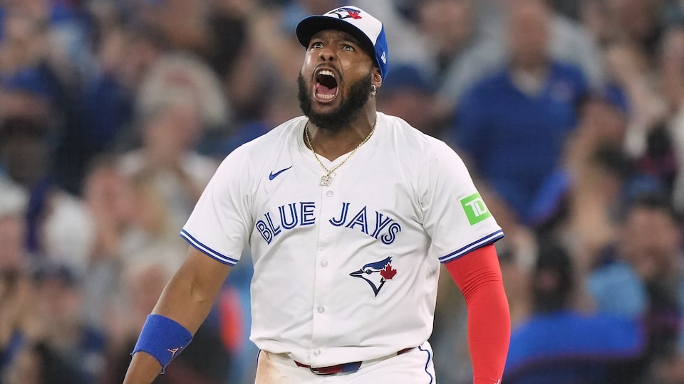 CTV National News: Blue Jays defeat Mariners to force Game 7 of the ALCS