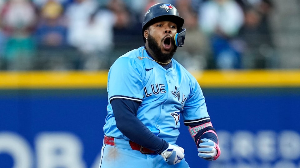 Blue Jays come out swinging as they defeat Mariners 13-4 in Game 3 of ALCS