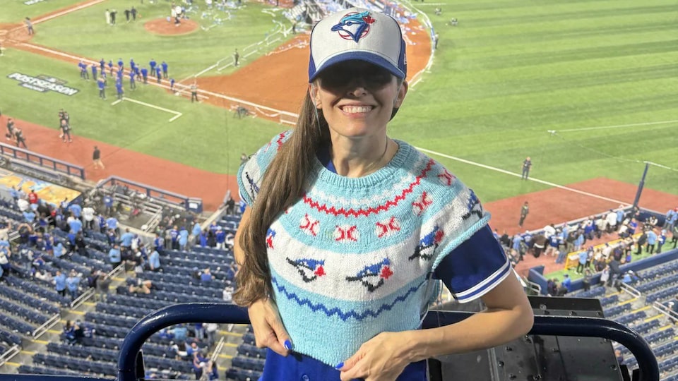 CTV National News: Blue Jays fan sports one-of-a-kind homemade sweater