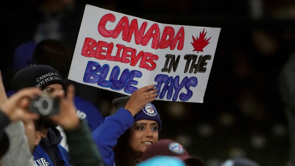 'A comeback team is a championship team': Fans in Toronto react to Blue Jays' Game 5 loss